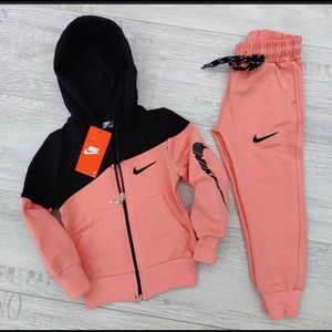 Nike sweatsuit , unisex sizes from 0-3 months to 12 months